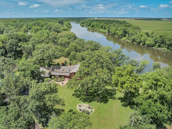 864 Ash DR, St. Anne, IL 60964