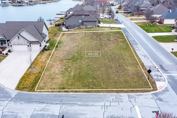 10376 Potomac CT, Winfield, IN 46307
