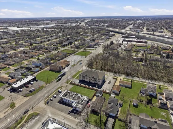 8404 S Roberts RD, Justice, IL 60458