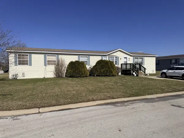 198 Blue Jay DR, Lynwood, IL 60411