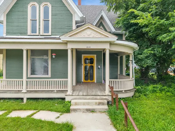 1210 TREMONT AVE, Davenport, IA 52803