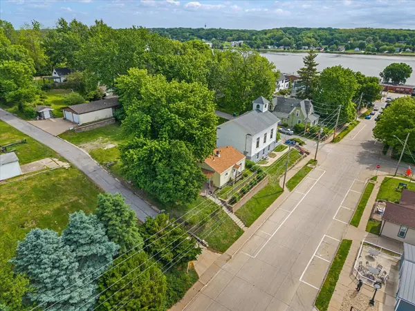 211 Jones ST, Leclaire, IA 52753