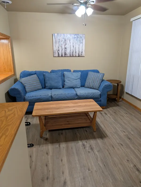 325 Clark ST #2B, Utica, IL 61373