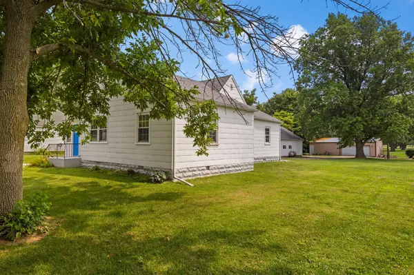 303 S Shirley ST, Newman, IL 61942