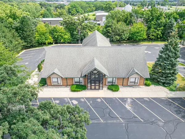 1745 S Eastwood DR, Woodstock, IL 60098