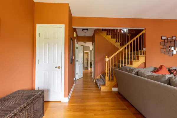 4383 Canterbury CT #4383, St. Charles, IL 60174