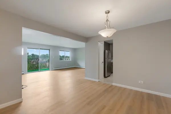 535 S Cleveland AVE #406, Arlington Heights, IL 60005