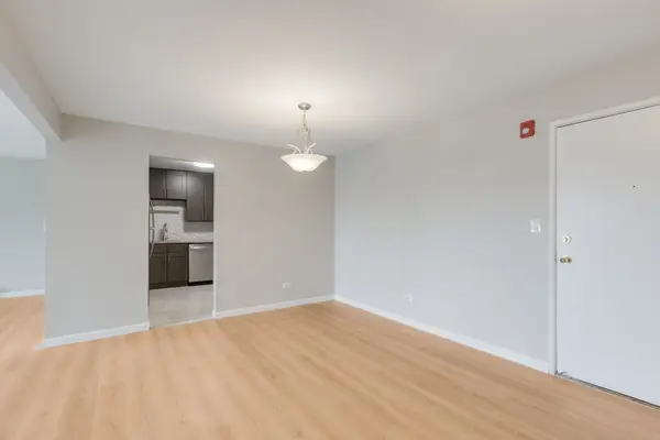 535 S Cleveland AVE #406, Arlington Heights, IL 60005