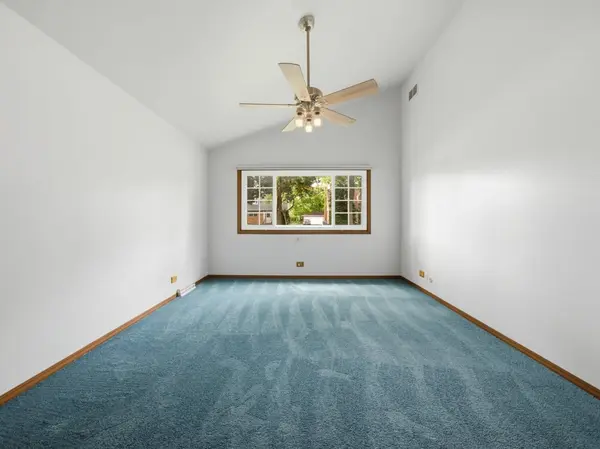 519 Maple LN, Hillside, IL 60162