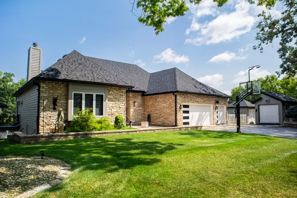 40W022 Tanner RD, North Aurora, IL 60542