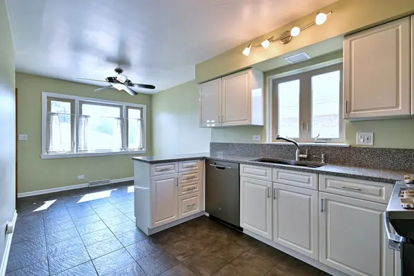 5719 N Orange AVE, Chicago, IL 60631