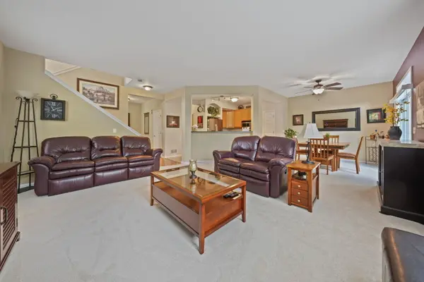1498 Remington LN, Round Lake, IL 60073