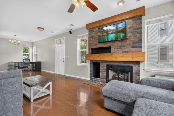 3015 Langston CIR, St. Charles, IL 60175