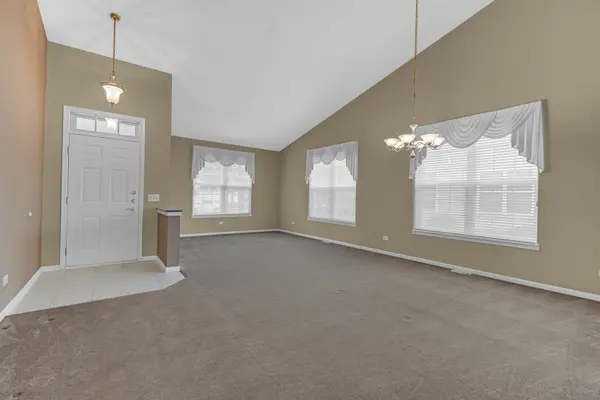 735 Pentwater RD, Romeoville, IL 60446