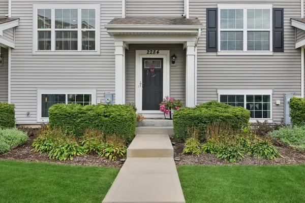 2284 Aurora DR, Pingree Grove, IL 60140