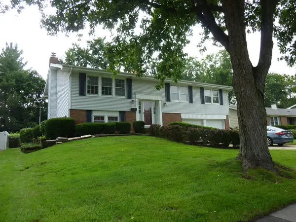 21W651 Glen Valley DR, Glen Ellyn, IL 60137