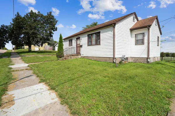 1113 S 6th ST, Clinton, IA 52732