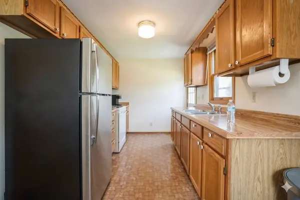 1113 S 6th ST, Clinton, IA 52732