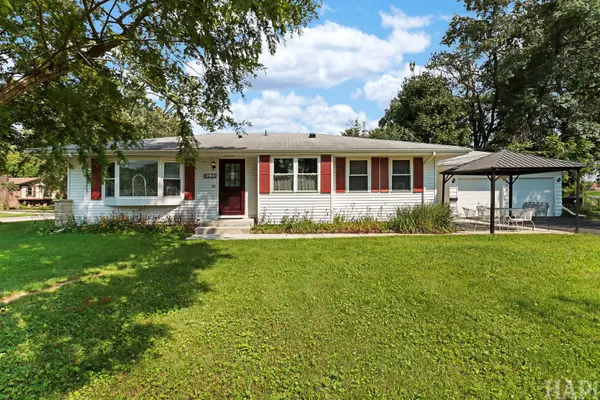 630 Stewart AVE, Woodstock, IL 60098