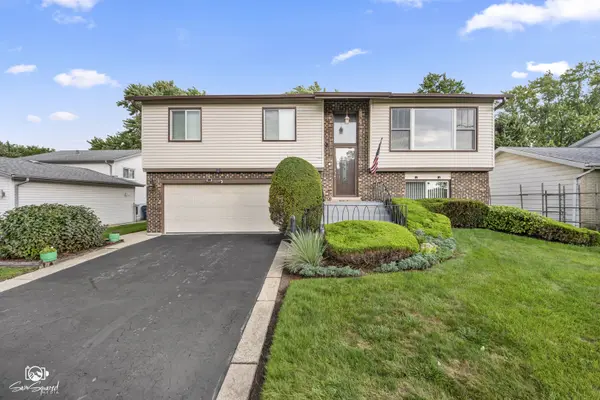 635 N Rumple LN, Addison, IL 60101