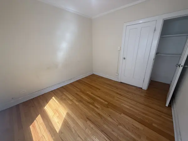 2105 Grove AVE #202, Berwyn, IL 60402
