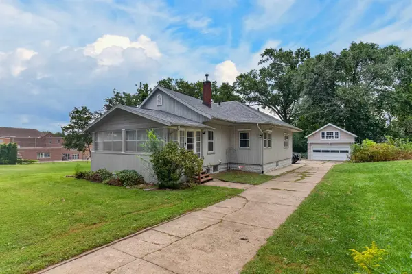 323 Sunset RD, Waterloo, IA 50701