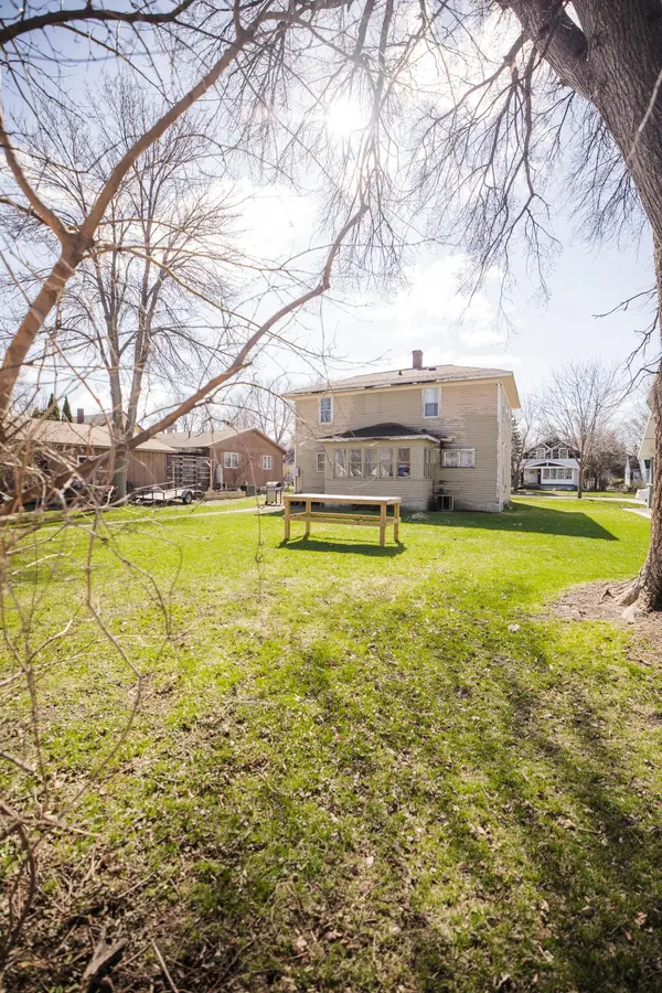 107 E 4th ST, Morris, MN 56267