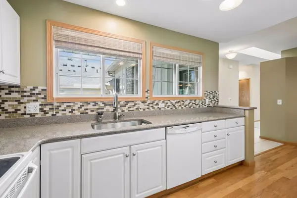 10811 Lexington DR, Eden Prairie, MN 55344