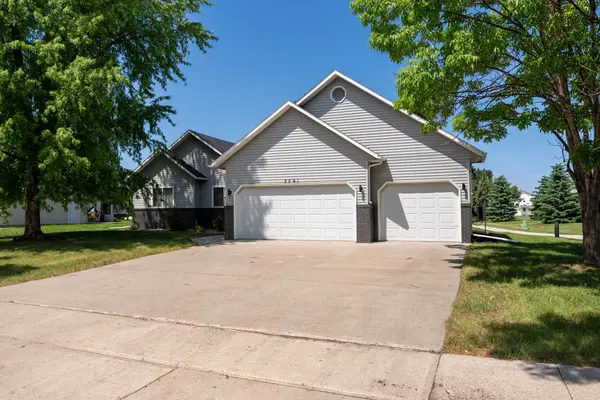 2541 S 26th AVE S, Fargo, ND 58103