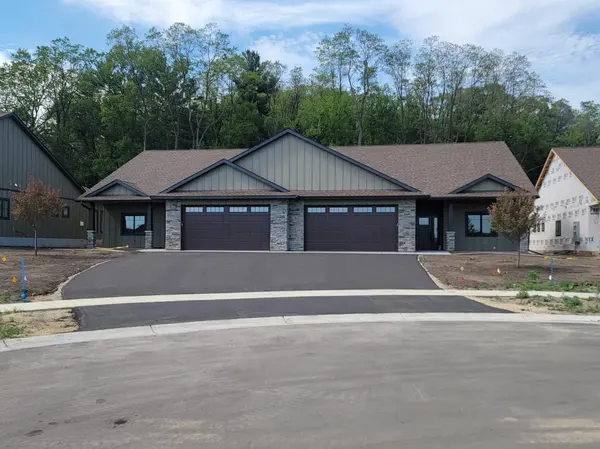 1091 Legend LN, River Falls, WI 54022
