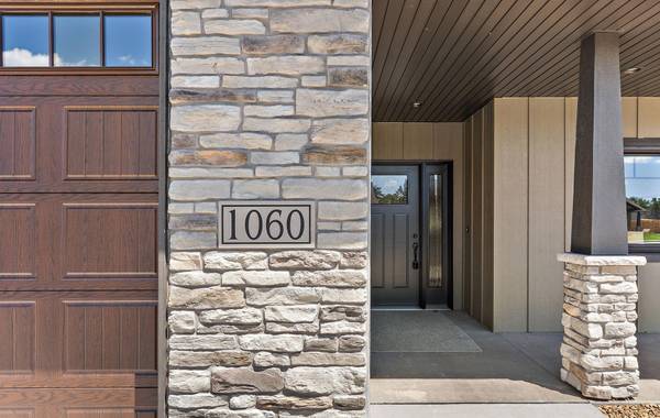 1060 Legend LN, River Falls, WI 54022