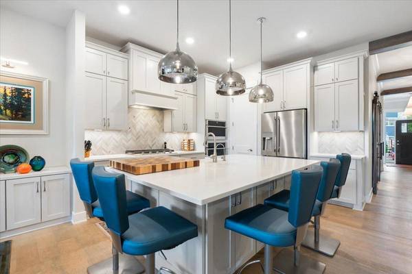 16377 Glory LN, Eden Prairie, MN 55344