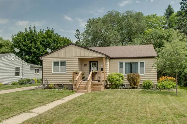 424 15th ST S, Moorhead, MN 56560