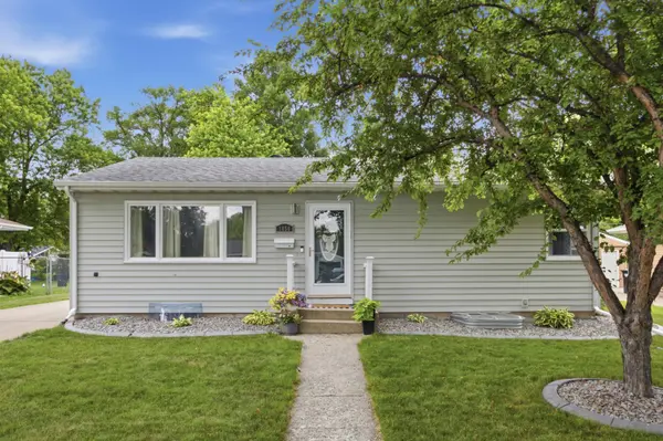 1850 16th ST S, Fargo, ND 58103