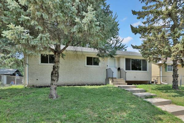 1017 Livingston AVE, West Saint Paul, MN 55118