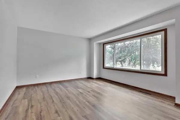 1017 Livingston AVE, West Saint Paul, MN 55118