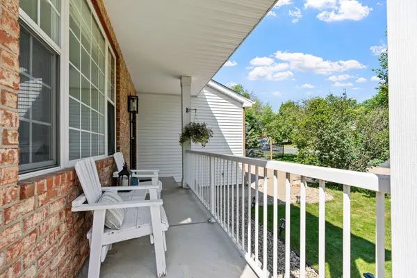 2051 Highgate CIR, Chanhassen, MN 55317