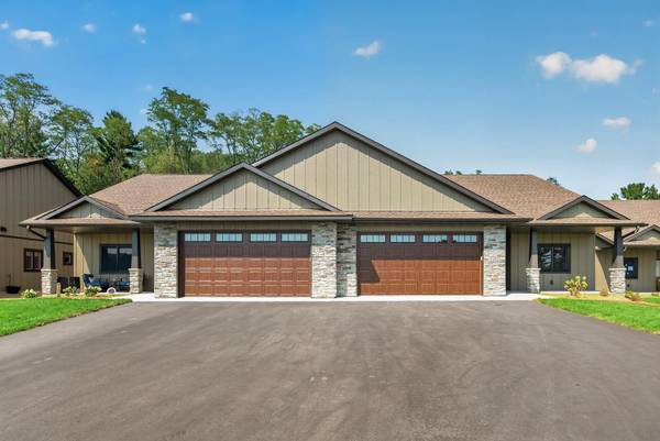1092 Legend Lane, River Falls, WI 54022