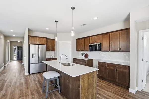 834 Walnut Grove LN, Hanover, MN 55341