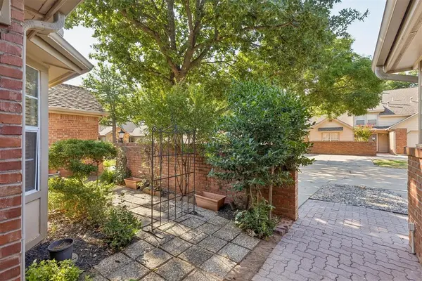 11819 Red Oak WAY, Oklahoma City, OK 73162