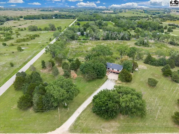 714 S Willison Rd, Hutchinson, KS 67501