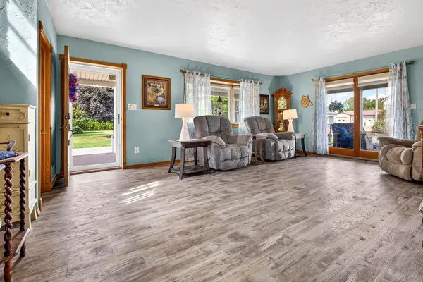 W6096 COUNTY RD O, Appleton, WI 54913-9751
