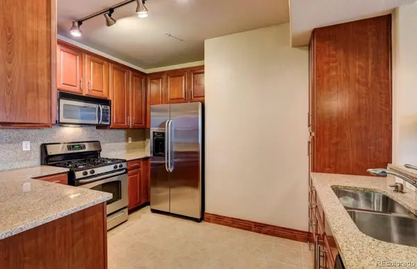 9079 E Panorama CIR #204, Englewood, CO 80112