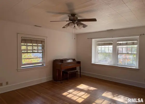 611 W HIGH ST #Unit E, Peoria, IL 61606