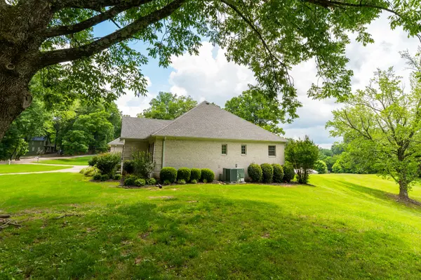 1015 Kelly Rd, Dyersburg, TN 38024