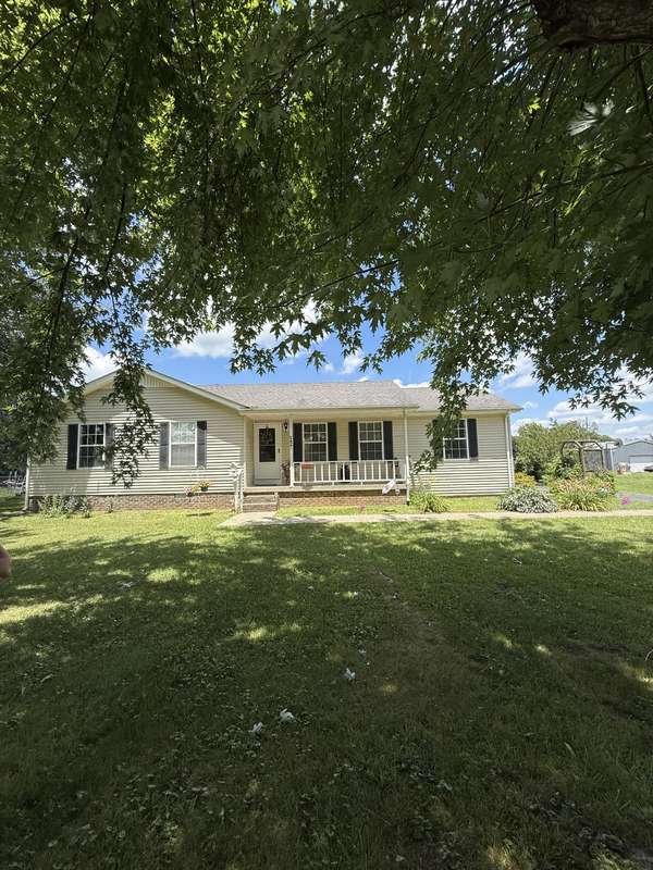 242 Kay Cir, Lafayette, TN 37083