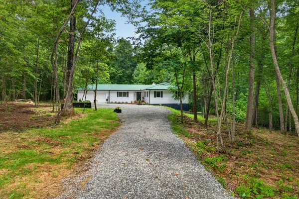41 Jump Off Pl, Monterey, TN 38574