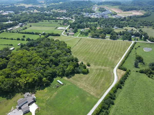 2006 Four Winds Pvt Ln, Thompsons Station, TN 37179