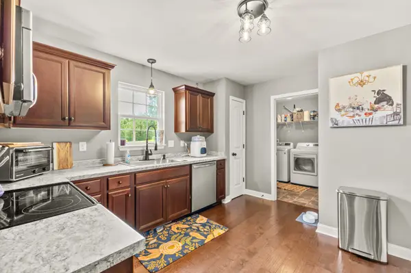 1228 Old County House Rd, Charlotte, TN 37036