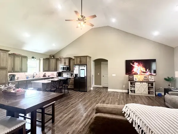 180 Mockingbird Ln, Hartsville, TN 37074